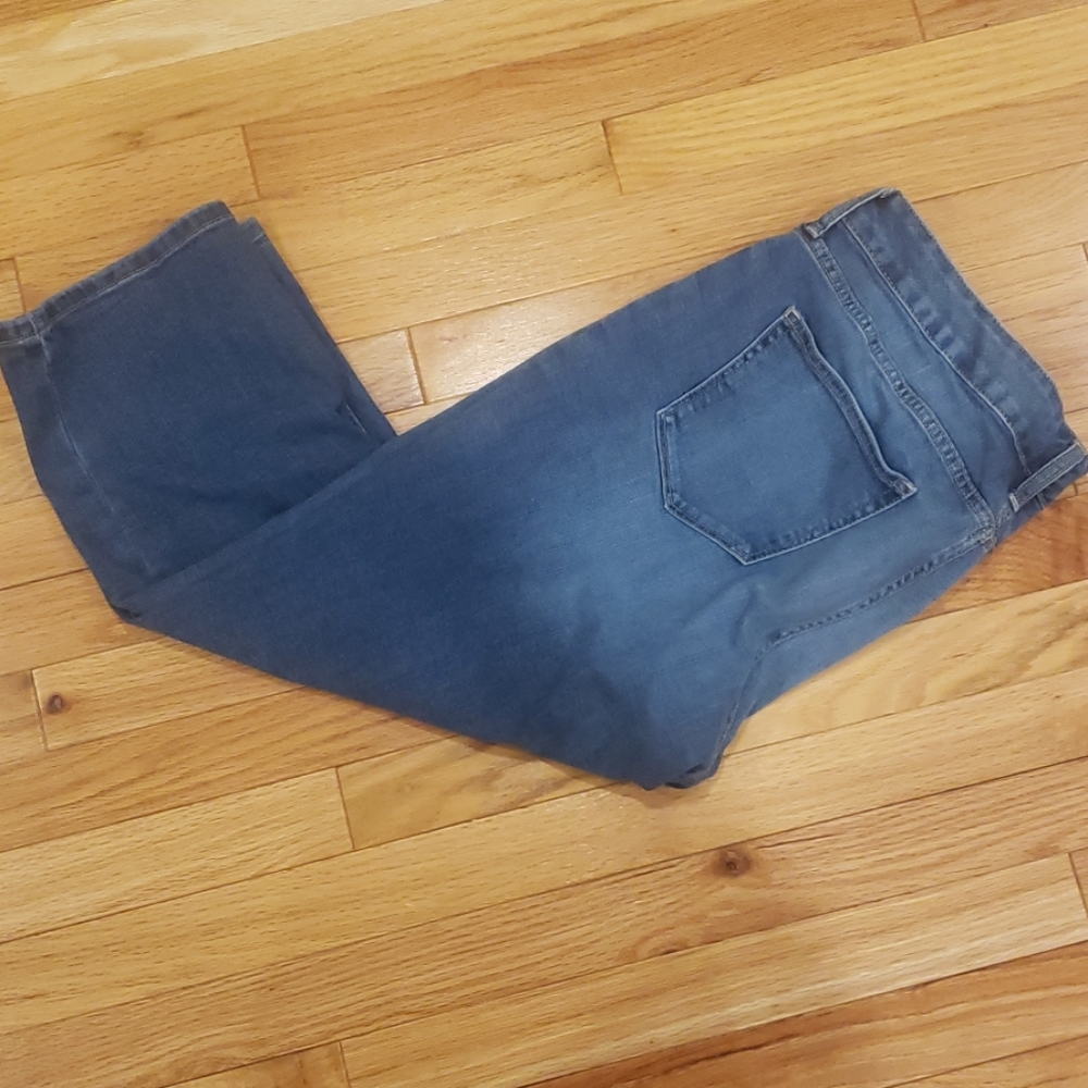 Light wash Jean capris